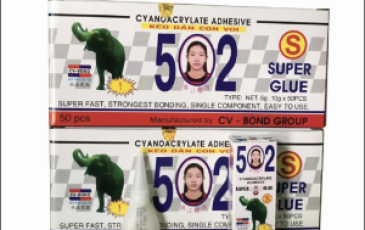 Đừng vội gỡ ra, keo 502 dính vào người là phải làm như thế này mới an toàn